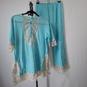 Vintage 1970s Pajama Set Spring Blue Lace Trim Women's Medium Made in USA